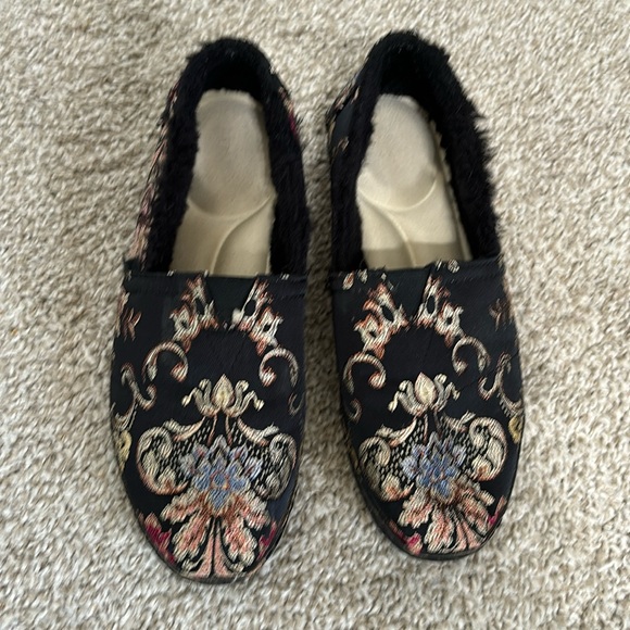 Toms Shoes - TOMs fuzzy brocade gold metallic flats